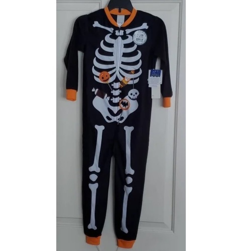 Boys Girls Halloween GLOWS Skeleton Blanket Sleeper Pajamas Size Medium 8 NWT